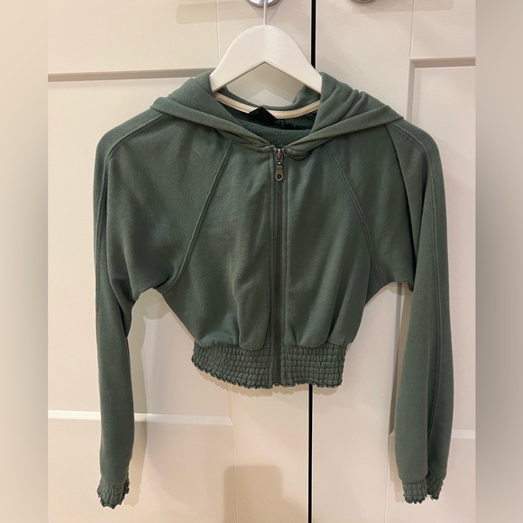 Urban Outfitters Tops - Urban Outfitters Cropped Sweatshirt & Hoodie